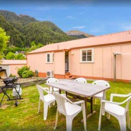 Central Peach - Queenstown Holiday Home Exterior photo