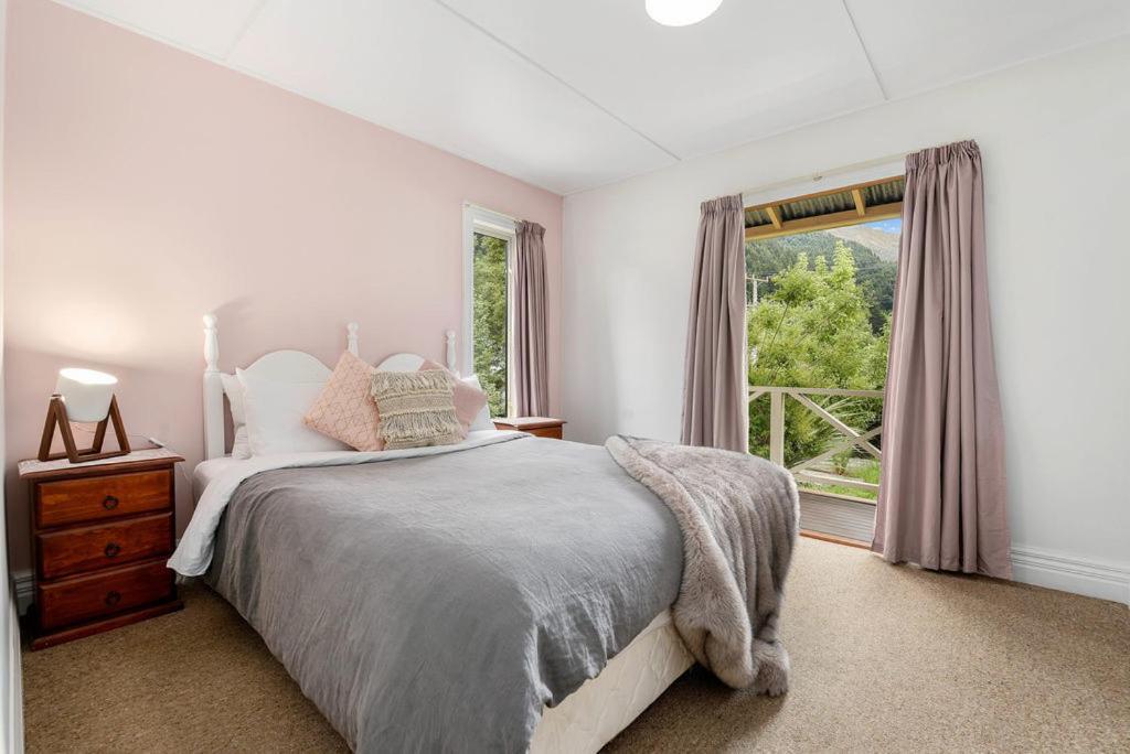 Central Peach - Queenstown Holiday Home Exterior photo